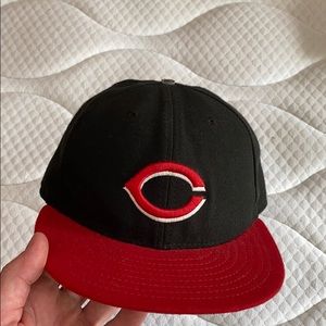 Cincinnati Reds Baseball Hat.